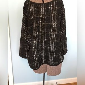 Black and white sweater top